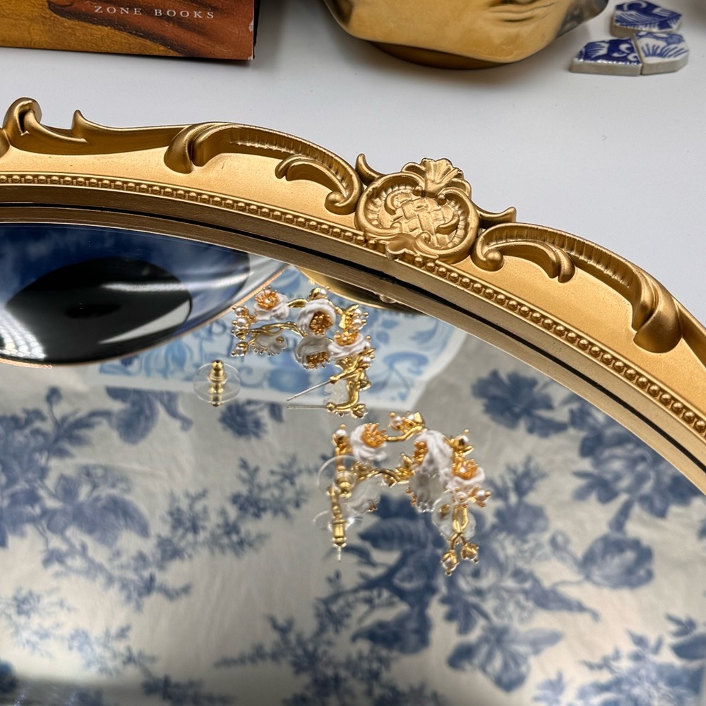 🆕 LES NEREIDES 🧿 NWOT White Rose Branch and Pearls Hoop Earrings - Picture 6 of 15